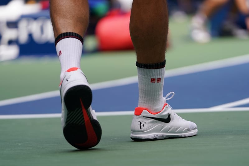 Clay vs Hard Court Tennis Shoes: The Main Differences